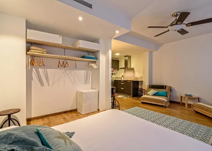Tata\'S House, Junto Playa Y Barcelona Centro